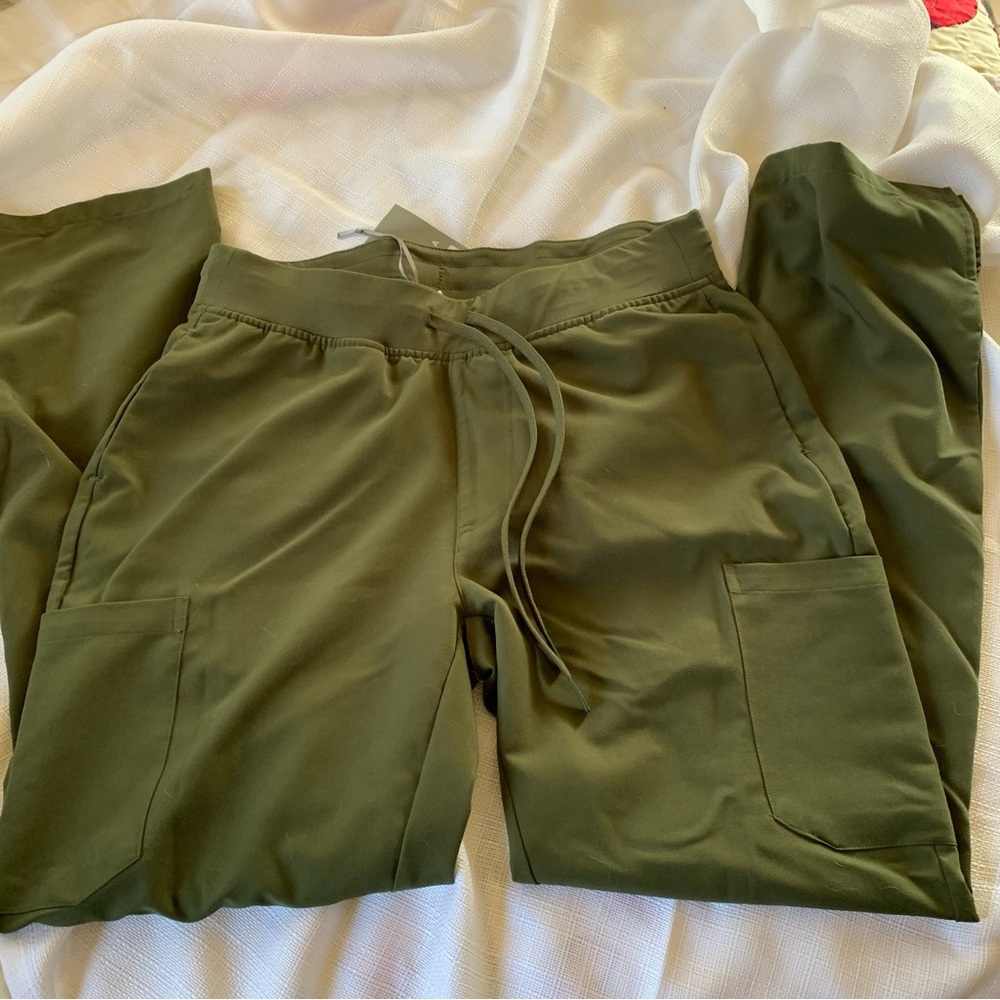 Olive Mandala Scrub Set
